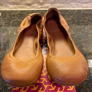 Tory Burch Eddie tan flats 7.5